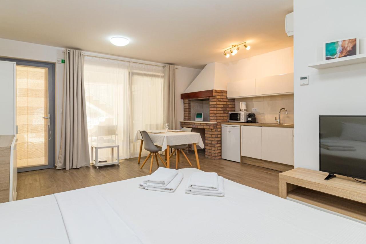 Apartments Anna Ližnjan Extérieur photo